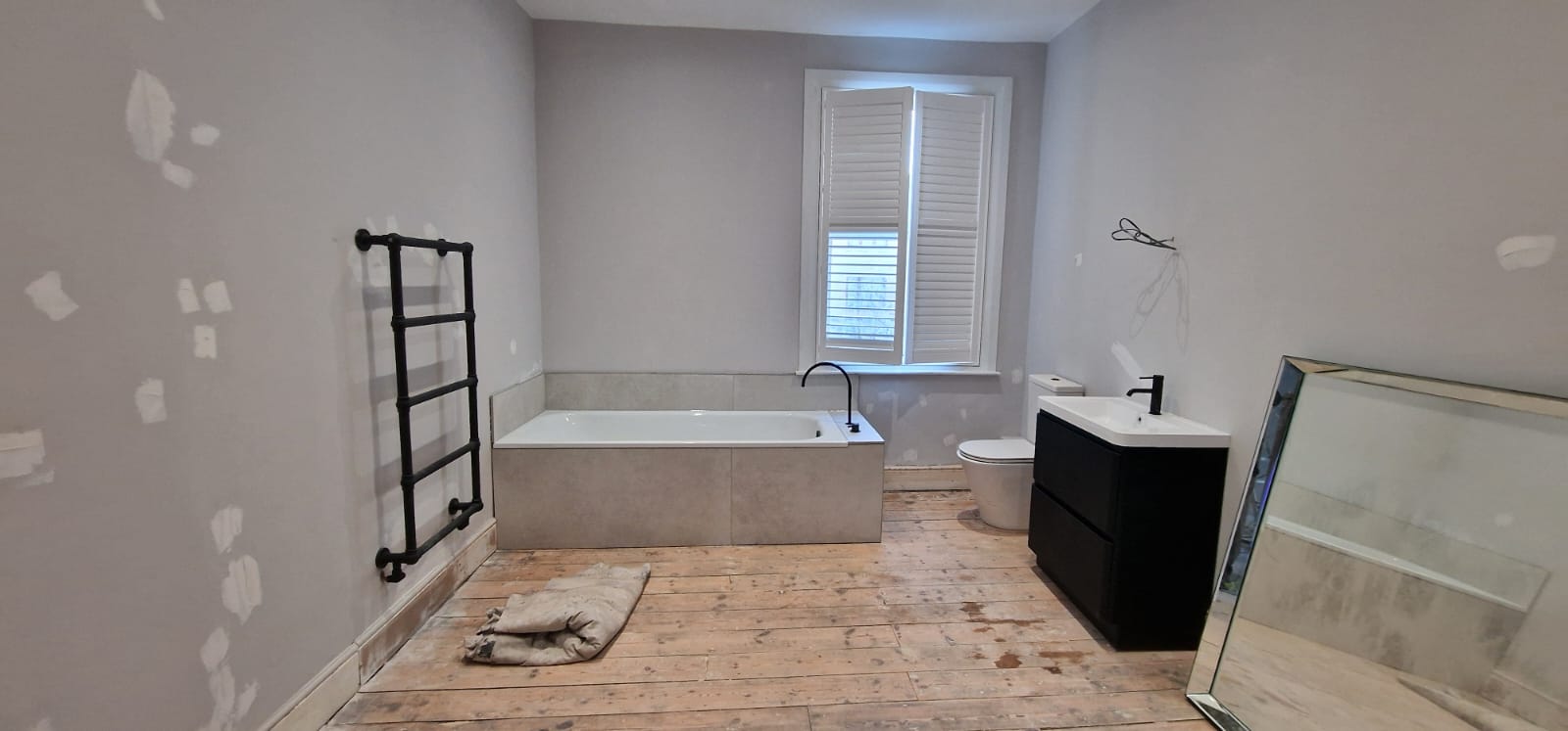 Bathroom before refurbishment